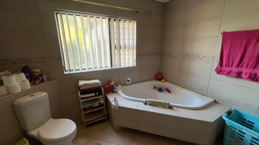 3 Bedroom Property for Sale in Wavecrest Eastern Cape